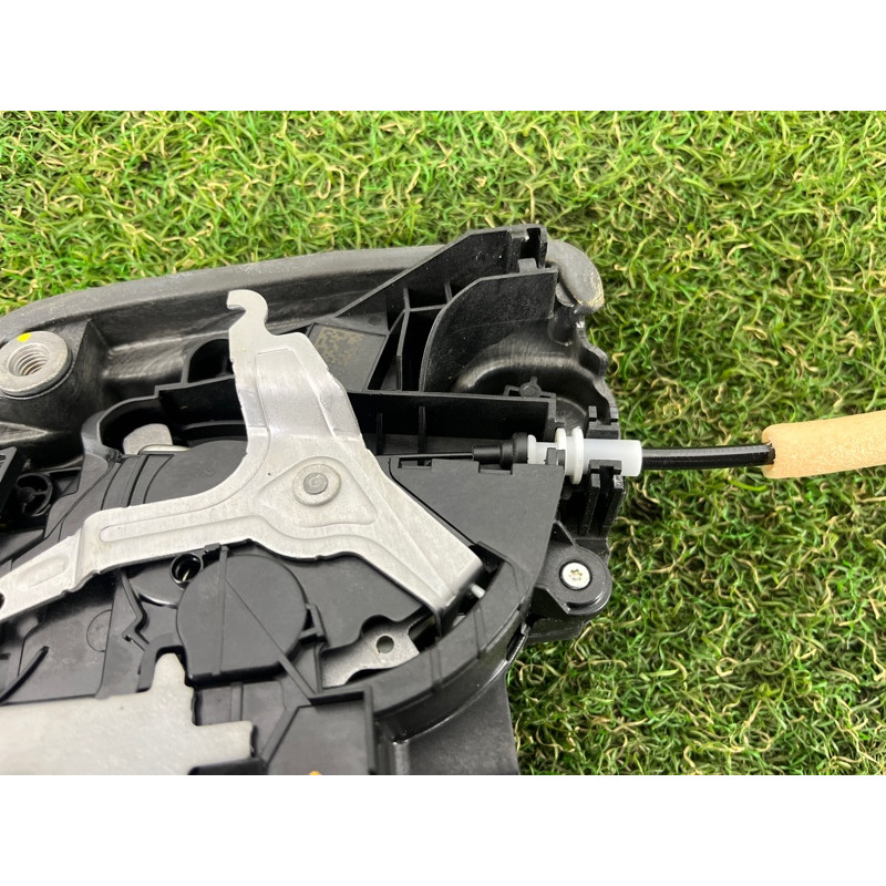 Замок двери (кузов и элементы) BMW 5-series G30 2017 2.0 B46B20 51227281941