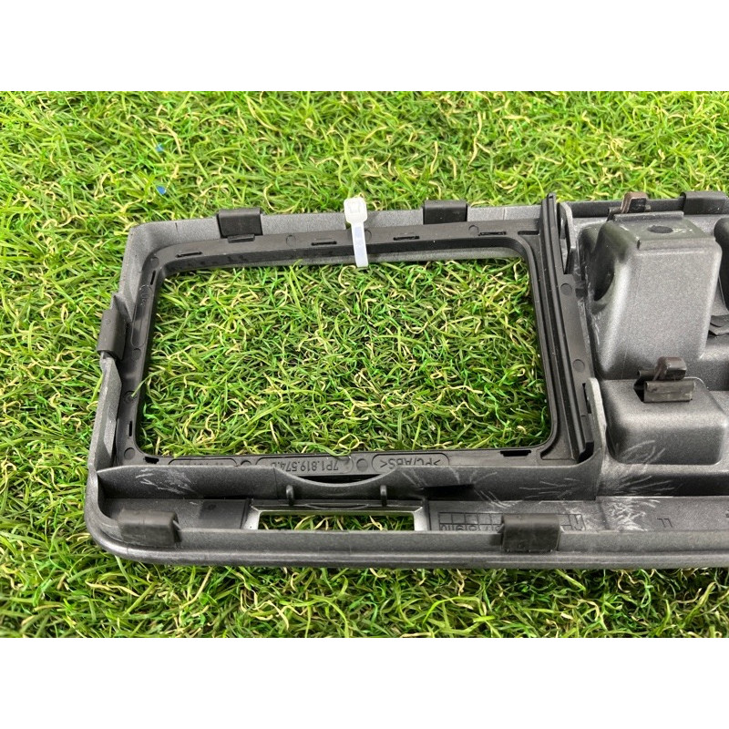 Декоративна накладка торпеди (салон) Volkswagen Touareg NF 2012 3.0 7P1857226AQB4