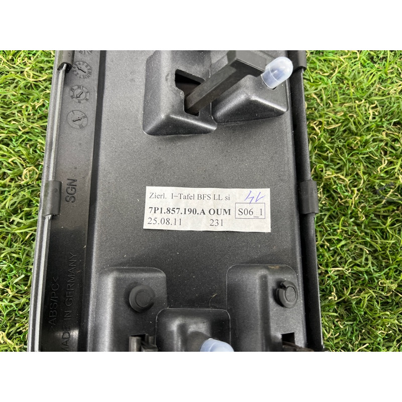 Декоративна накладка торпеди (салон) Volkswagen Touareg NF 2012 3.0 7P1857226AQB4