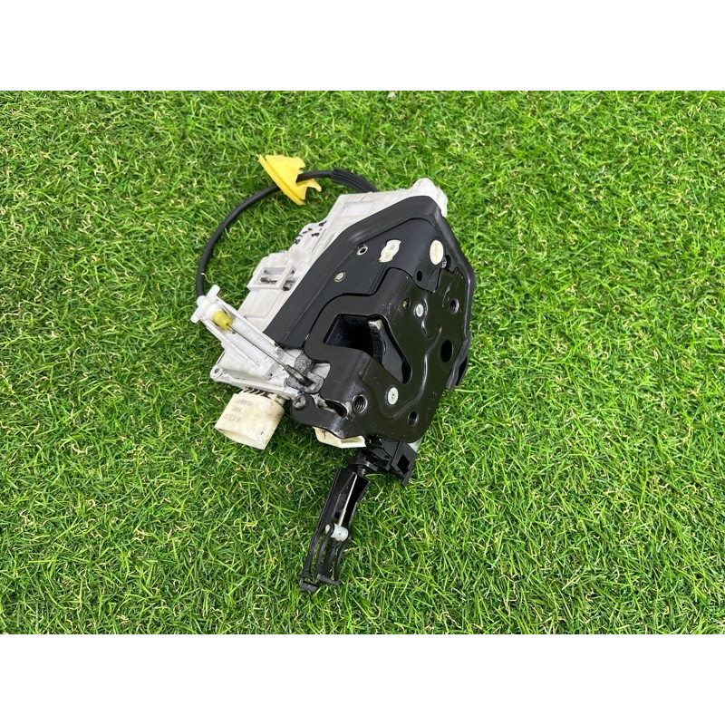 Замок двери (кузов и элементы) Volkswagen Touareg II NF 2013 3.0 4G0839016