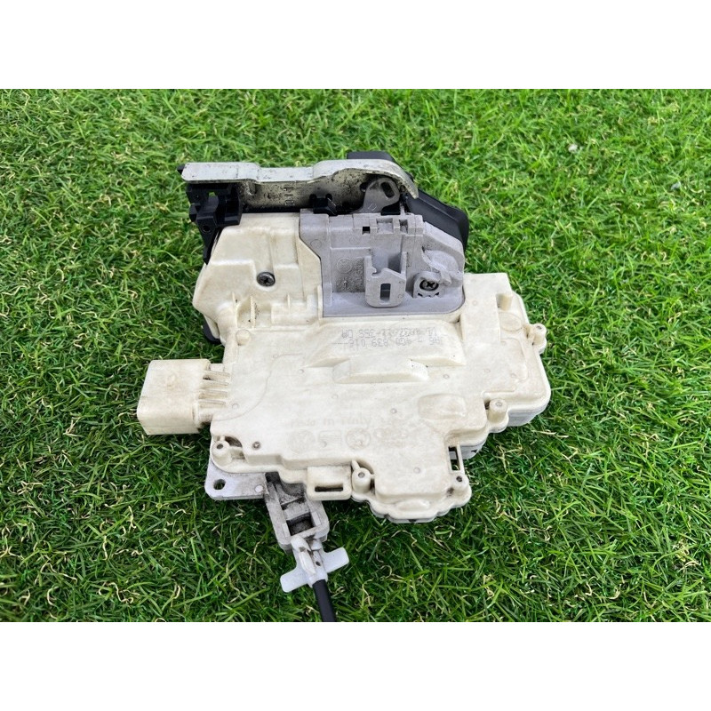 Замок двери (кузов и элементы) Volkswagen Touareg II NF 2013 3.0 4G0839016