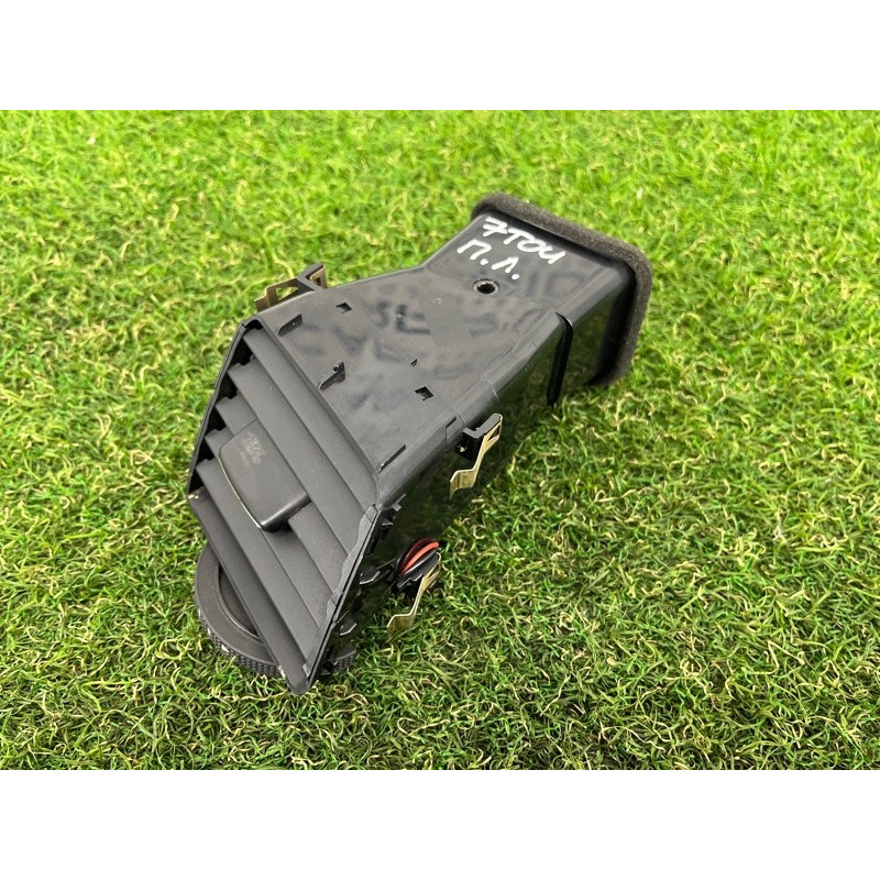 Центральный дефлектор салона (салон) Volkswagen Touareg FL 2015 3.6 7P1819728BUBN