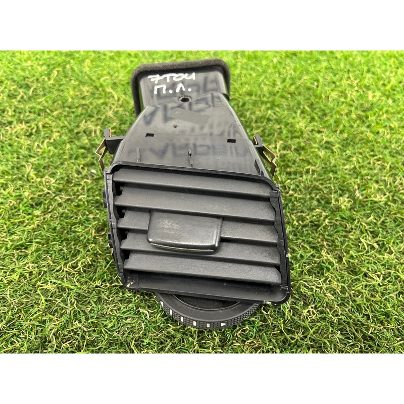 Центральный дефлектор салона (салон) Volkswagen Touareg FL 2015 3.6 7P1819728BUBN