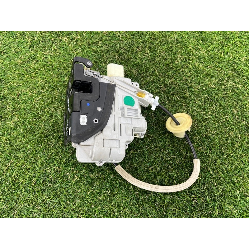 Замок двери (кузов и элементы) Volkswagen Touareg FL 2015 3.6 8J1837016B