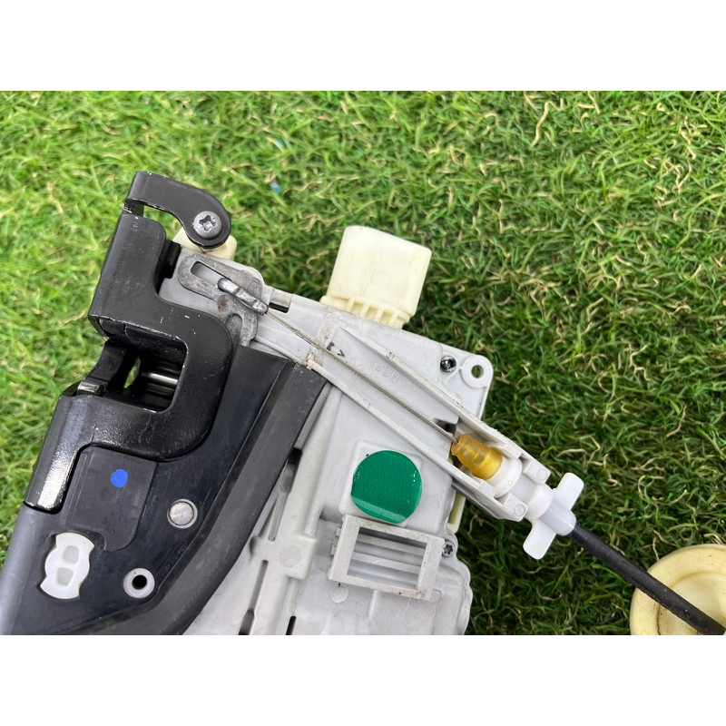 Замок двери (кузов и элементы) Volkswagen Touareg FL 2015 3.6 8J1837016B