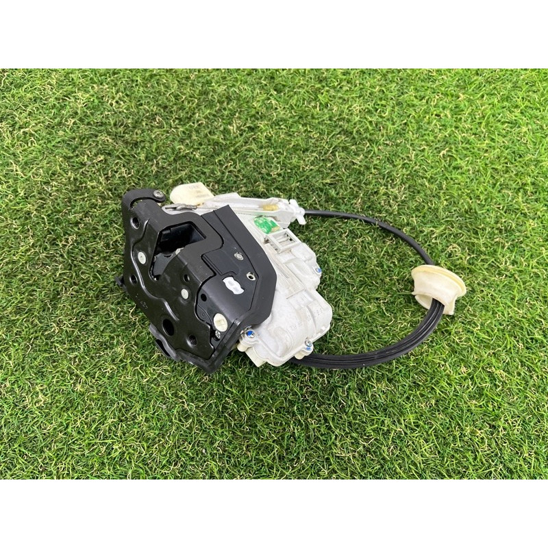 Замок дверей (кузов і елементи) Volkswagen Touareg NF 2011 3.6 4G0839016A