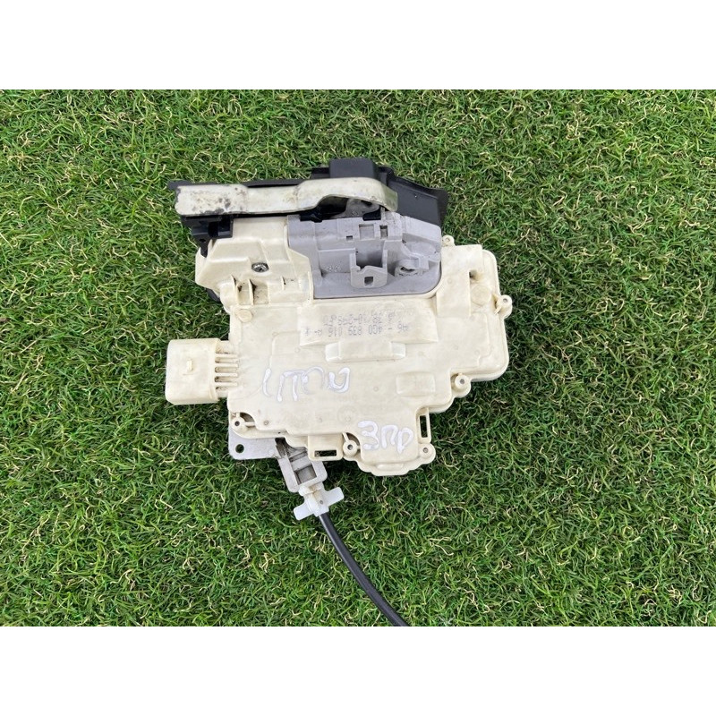 Замок дверей (кузов і елементи) Volkswagen Touareg NF 2011 3.6 4G0839016A
