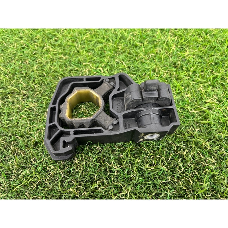 Кріплення радіатора (кузов і елементи) BMW 5-series F10 2011 3.0 17117575247