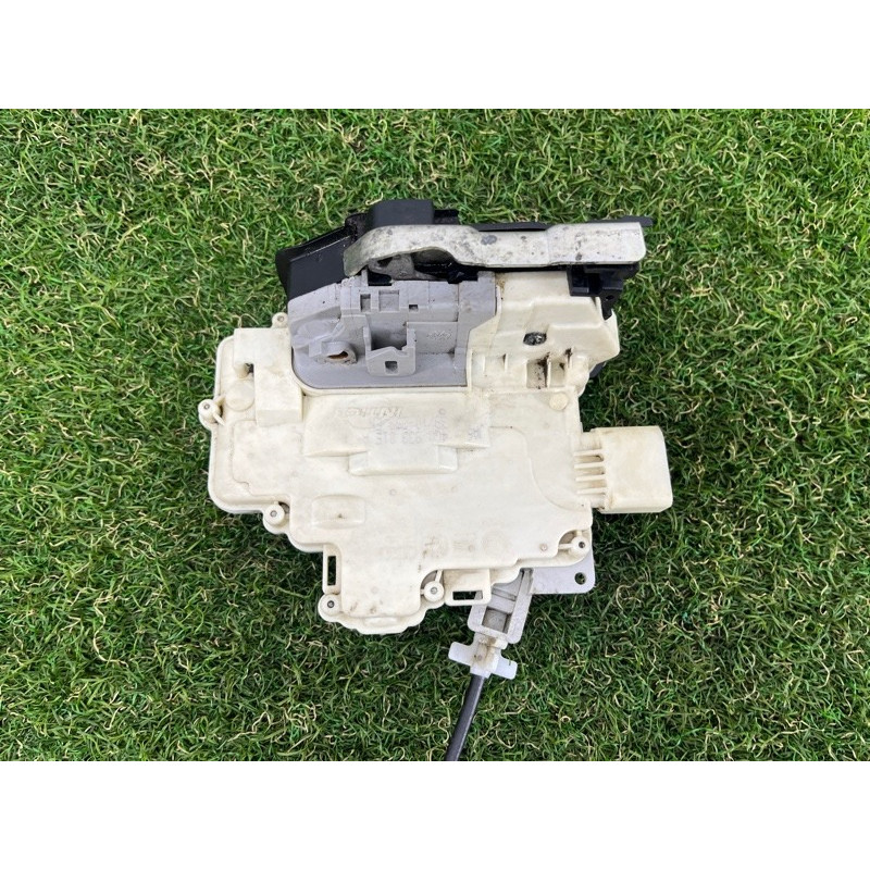 Замок дверей (кузов і елементи) Volkswagen Touareg NF 2011 3.6 4G0839015A