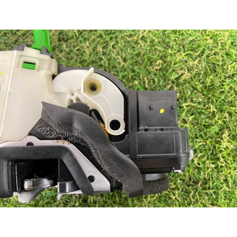 Замок двери (кузов и элементы) CHEVROLET Cruze J300 2011 1.4 13579552