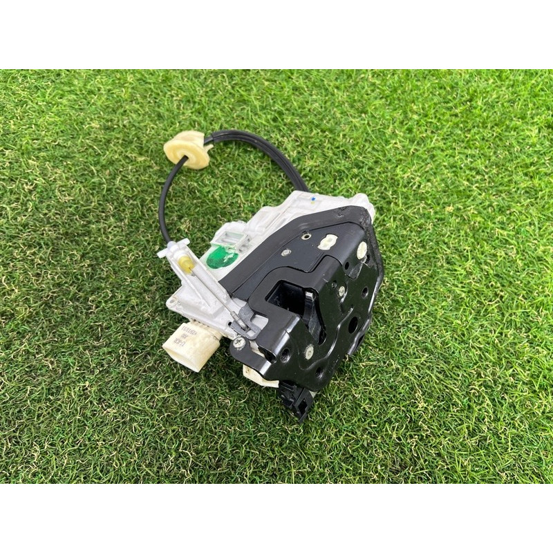 Замок двери (кузов и элементы) Volkswagen Touareg NF 2012 3.6 4G0839016A
