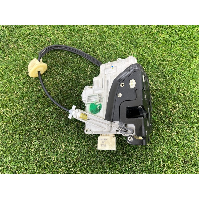Замок двери (кузов и элементы) Volkswagen Touareg NF 2012 3.6 4G0839016A