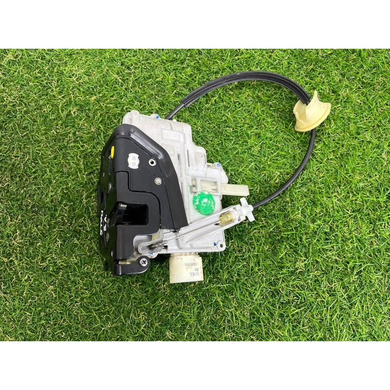 Замок дверей (кузов і елементи) Volkswagen Touareg NF 2012 3.0 4G0839015A