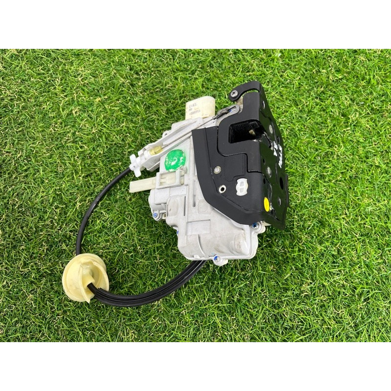 Замок дверей (кузов і елементи) Volkswagen Touareg NF 2012 3.0 4G0839015A
