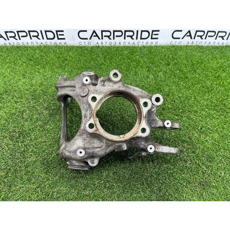 Цапфа подвески (подвеска) AUDI Q5 8R 2012 3.2 CALB 8R0505431F