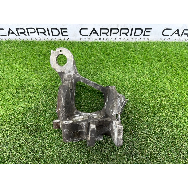 Цапфа подвески (подвеска) AUDI Q5 8R 2012 3.2 CALB 8R0505431F