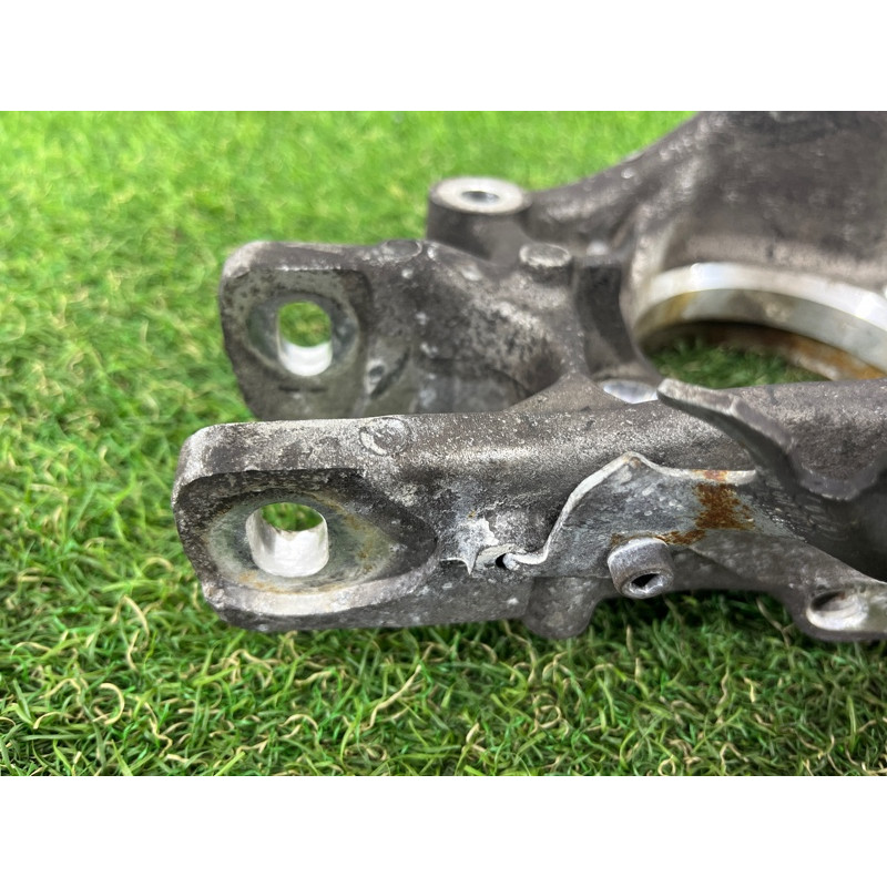 Цапфа подвески (подвеска) AUDI Q5 8R 2012 3.2 CALB 8R0505431F