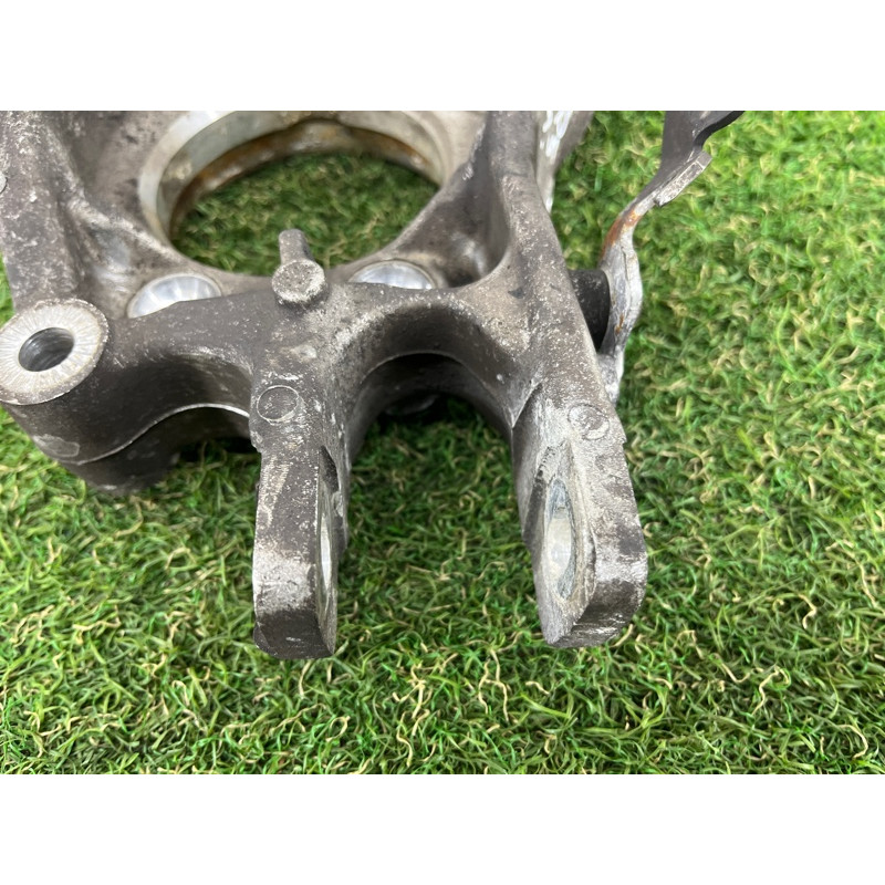 Цапфа подвески (подвеска) AUDI Q5 8R 2012 3.2 CALB 8R0505431F