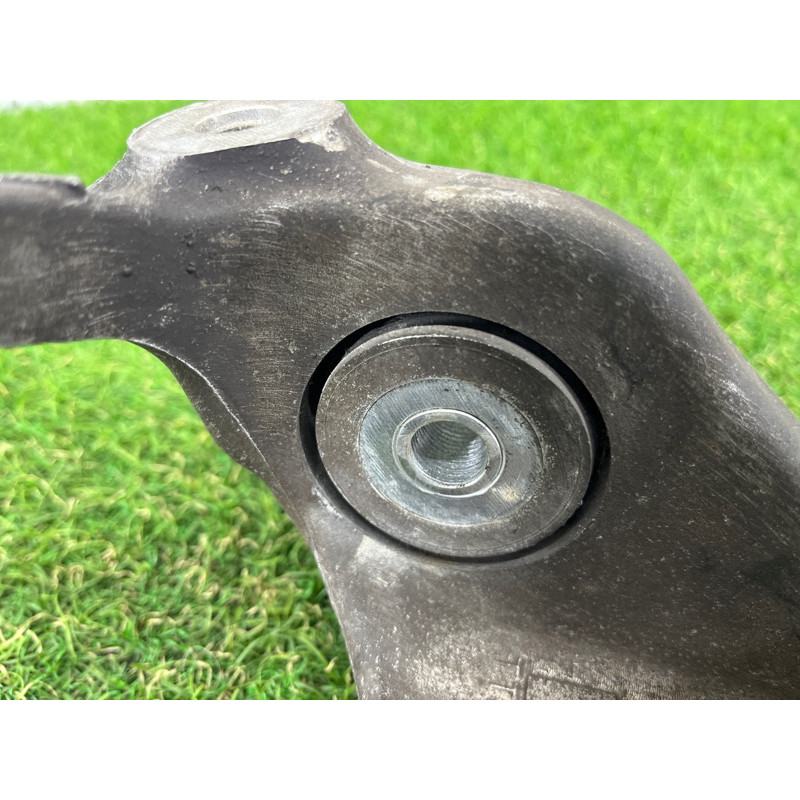 Цапфа подвески (подвеска) AUDI Q5 8R 2012 3.2 CALB 8R0505431F