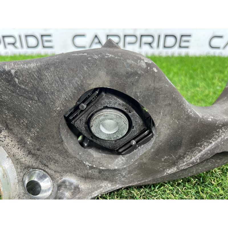 Цапфа подвески (подвеска) AUDI Q5 8R 2012 3.2 CALB 8R0505431F