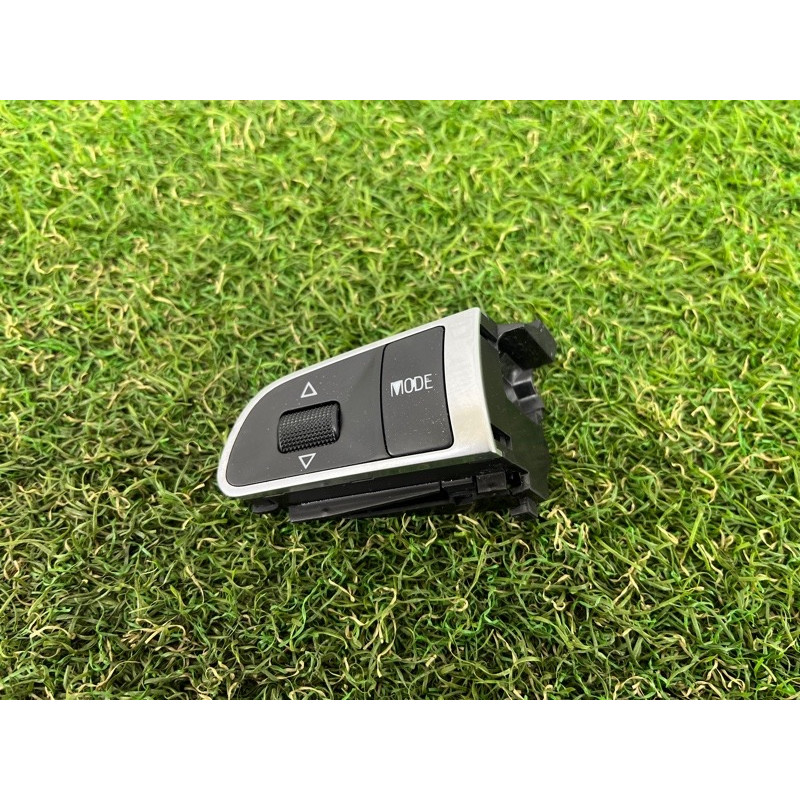 Кнопки руля (электрика / кнопки) AUDI A4 B8 2012 2.0 TFSI 4E0951527ADWEP