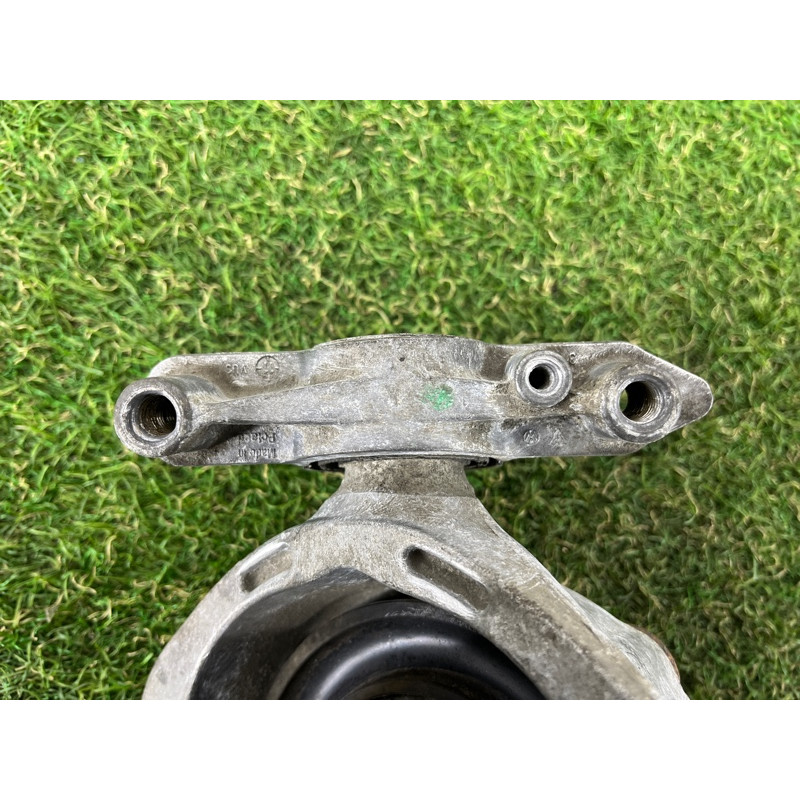 Опора стойки (подвеска) Volkswagen Touareg II NF 2013 3.0 7P0512302