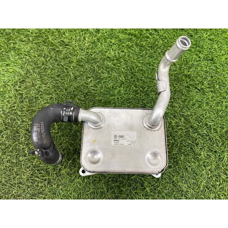 Радиатор масляный (система охлаждения) AUDI A8 D4 2011 4,2 079117015P