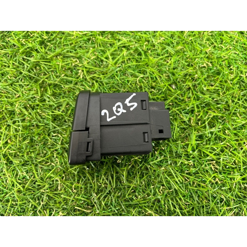 Кнопка аварийной сигнализации (электрика / кнопки) AUDI Q5 8R 2012 3.2 CALB 8R1941509AV10