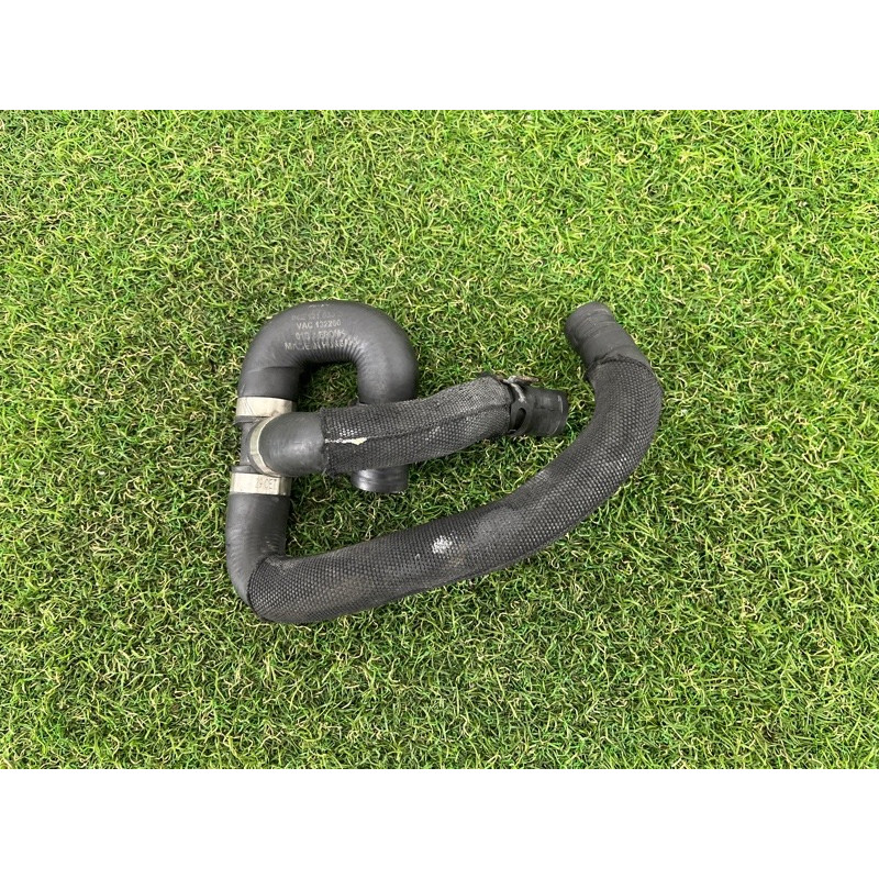 Патрубок (система охлаждения) AUDI A7 4G 2013 3.0 CGXB 06E121030B