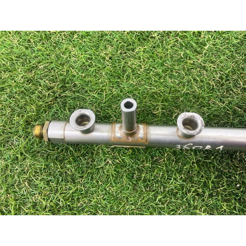 Топливная рампа (топливная система) Volkswagen Passat B7 2014 1.8 06K133317H