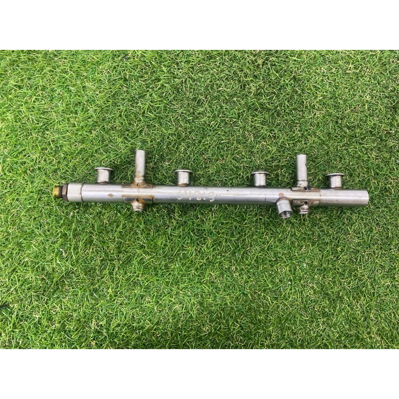 Топливная рампа (топливная система) Volkswagen Passat B7 2014 1.8 06K133317H