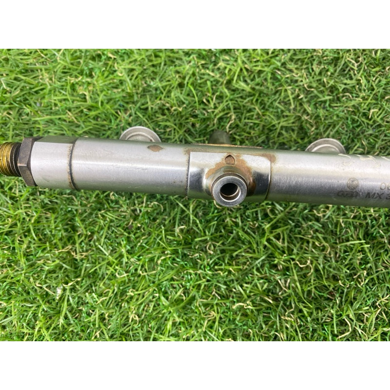 Топливная рампа (топливная система) Volkswagen Passat B7 2014 1.8 06K133317H