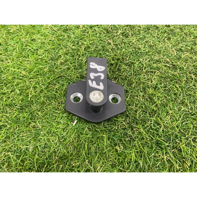 Ответная часть замка двери (кузов и элементы) BMW 7-series E38 51218150084