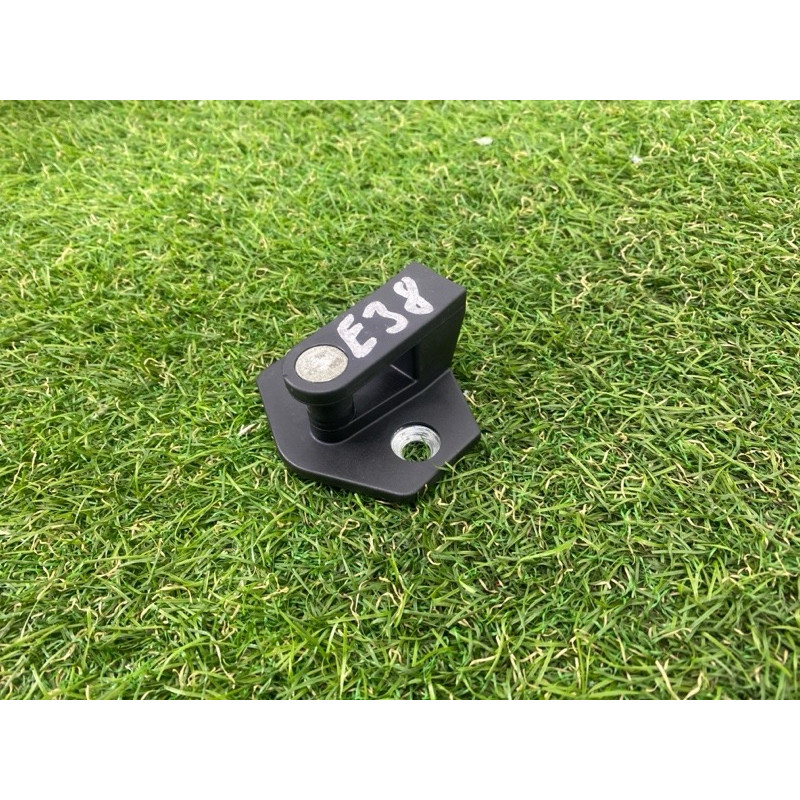 Ответная часть замка двери (кузов и элементы) BMW 7-series E38 51218150084