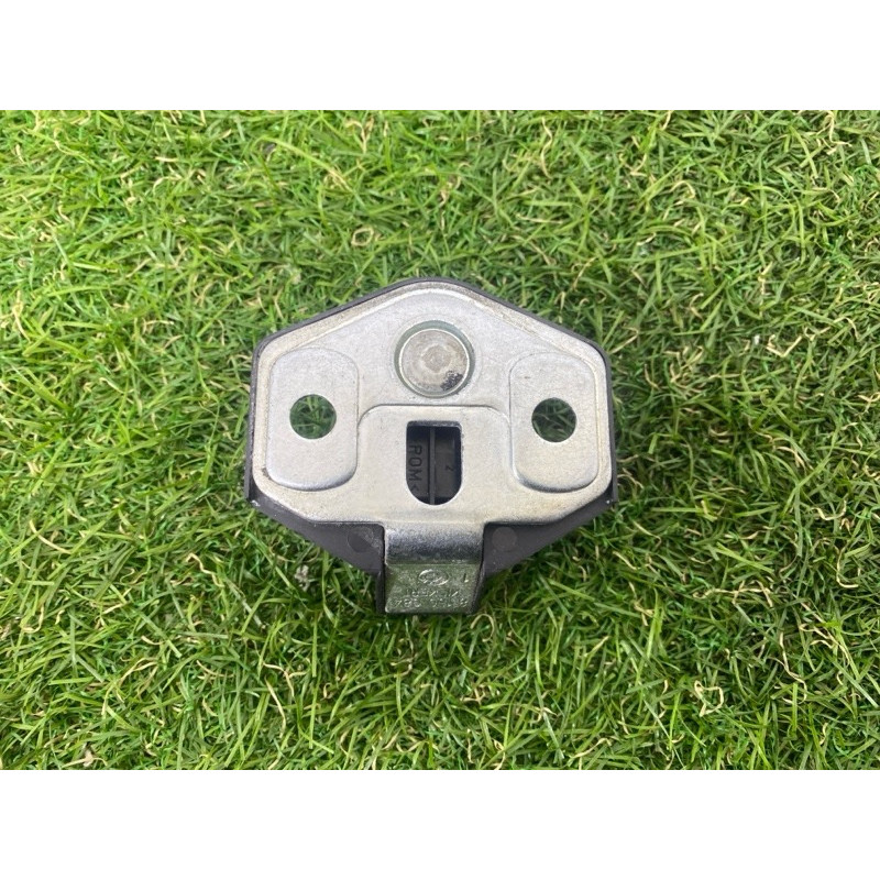 Ответная часть замка двери (кузов и элементы) BMW 7-series E38 51218150084