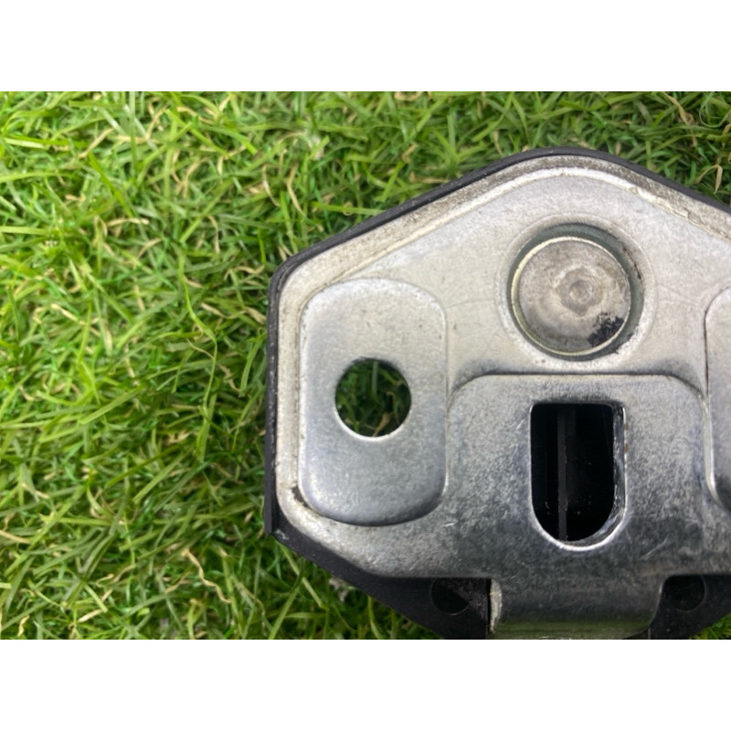 Ответная часть замка двери (кузов и элементы) BMW 7-series E38 51218150084