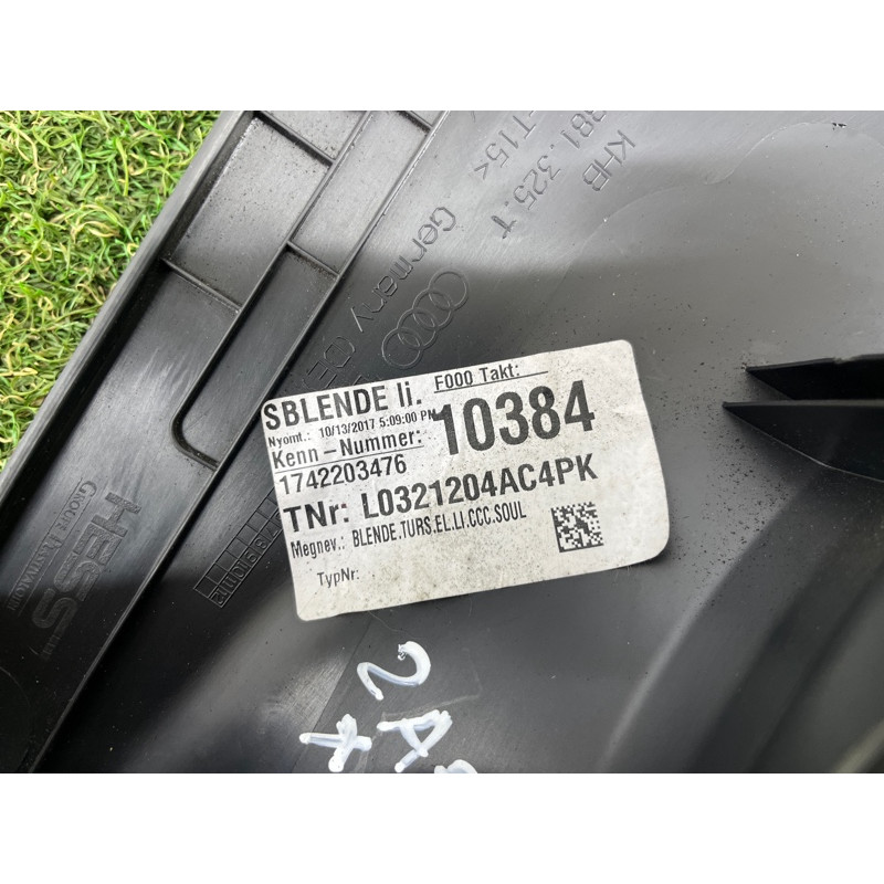 Накладка сидения (салон) AUDI A3 8V 2018 2.0 CZRA 8V0881325T4PK