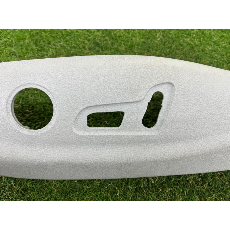 Накладка сидения (салон) AUDI A3 8V 2015 1.8 8V0881325BDT4