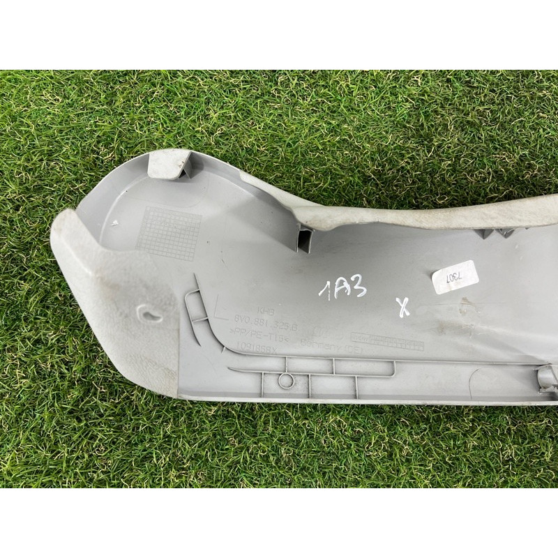 Накладка сидения (салон) AUDI A3 8V 2015 1.8 8V0881325BDT4