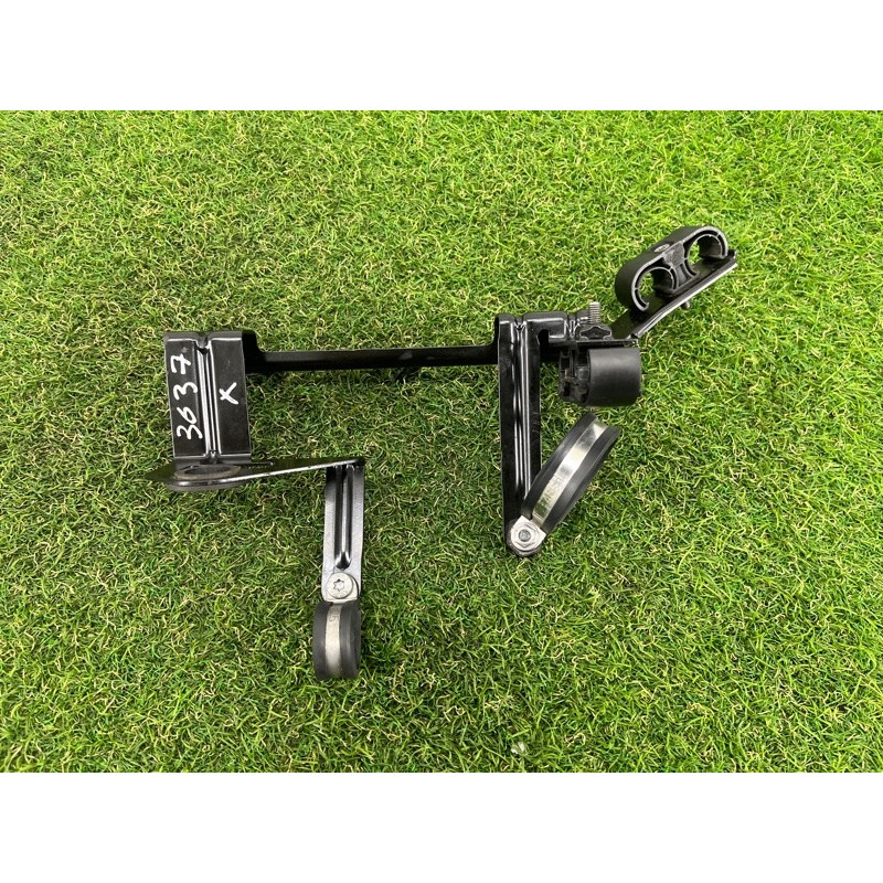 Кронштейн дополнительного насоса ОЖ (кронштейны двигателя) Volkswagen Touareg NF 2012 3.0 7P0819545B