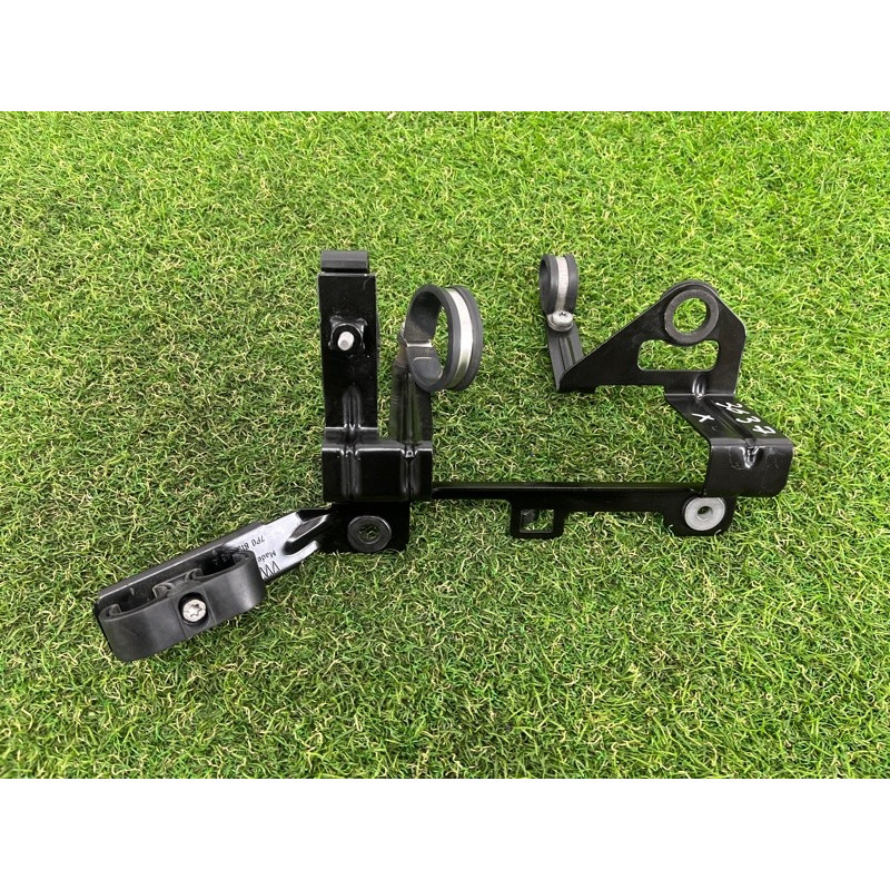 Кронштейн дополнительного насоса ОЖ (кронштейны двигателя) Volkswagen Touareg NF 2012 3.0 7P0819545B