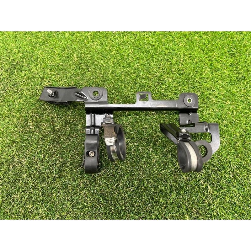 Кронштейн дополнительного насоса ОЖ (кронштейны двигателя) Volkswagen Touareg NF 2012 3.0 7P0819545B