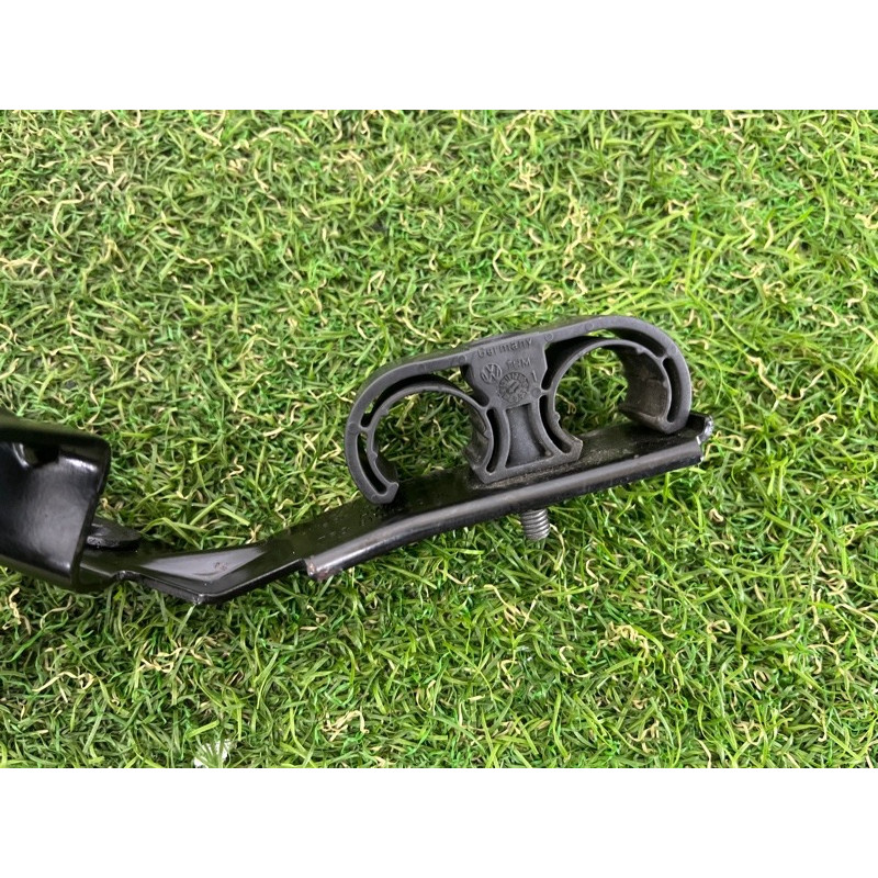 Кронштейн дополнительного насоса ОЖ (кронштейны двигателя) Volkswagen Touareg NF 2012 3.0 7P0819545B