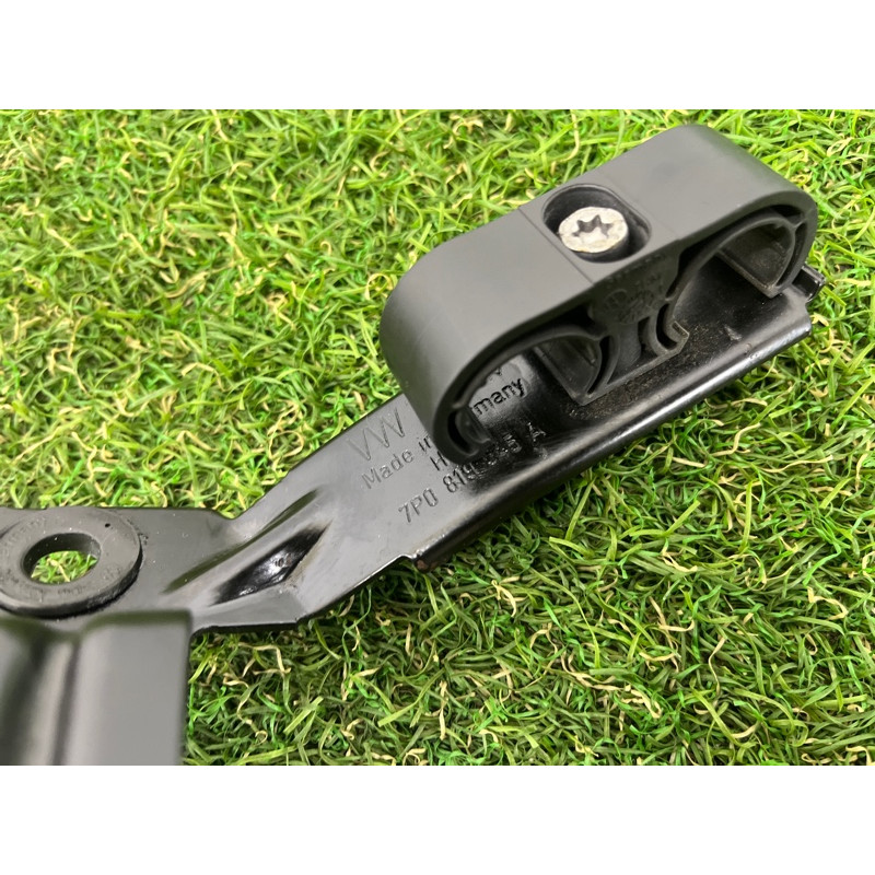 Кронштейн дополнительного насоса ОЖ (кронштейны двигателя) Volkswagen Touareg NF 2012 3.0 7P0819545B