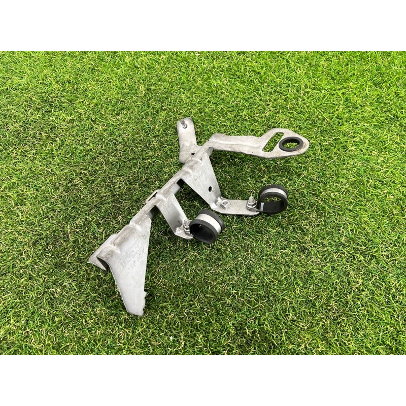 Кронштейн дополнительного насоса ОЖ (кронштейны двигателя) Volkswagen Touareg FL 2015 3.6 7P0142231G