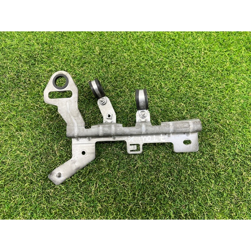 Кронштейн дополнительного насоса ОЖ (кронштейны двигателя) Volkswagen Touareg FL 2015 3.6 7P0142231G