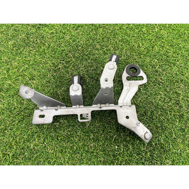 Кронштейн дополнительного насоса ОЖ (кронштейны двигателя) Volkswagen Touareg FL 2015 3.6 7P0142231G