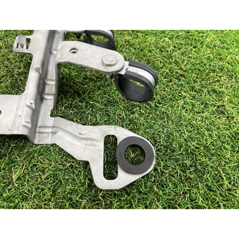 Кронштейн дополнительного насоса ОЖ (кронштейны двигателя) Volkswagen Touareg FL 2015 3.6 7P0142231G