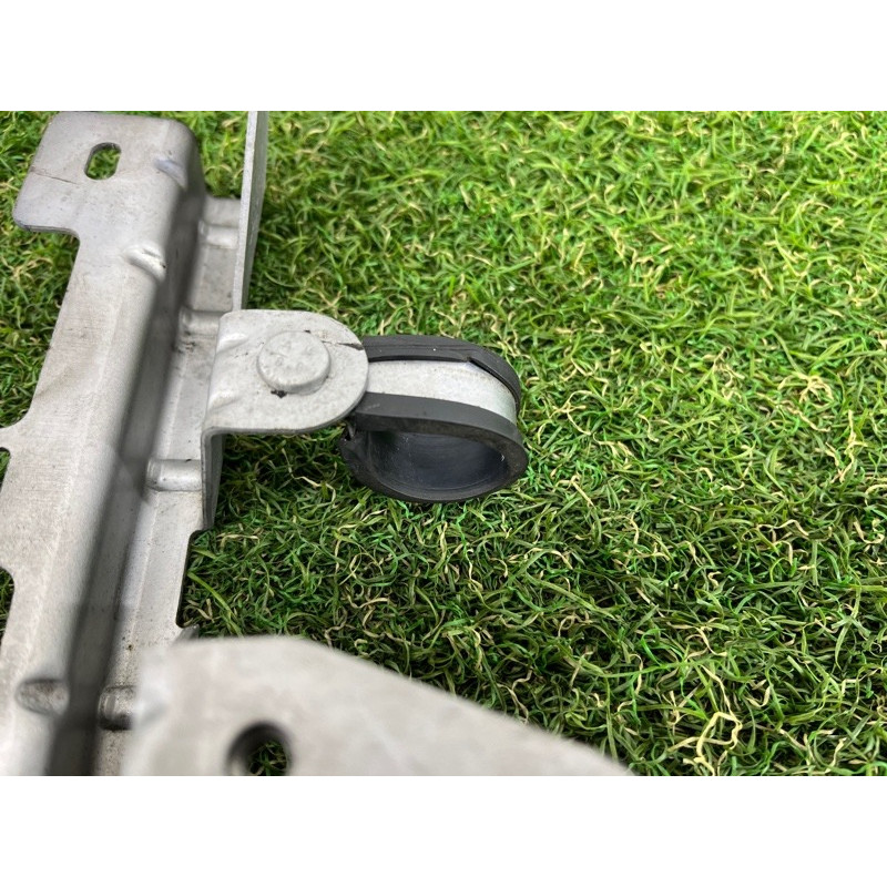 Кронштейн дополнительного насоса ОЖ (кронштейны двигателя) Volkswagen Touareg FL 2015 3.6 7P0142231G