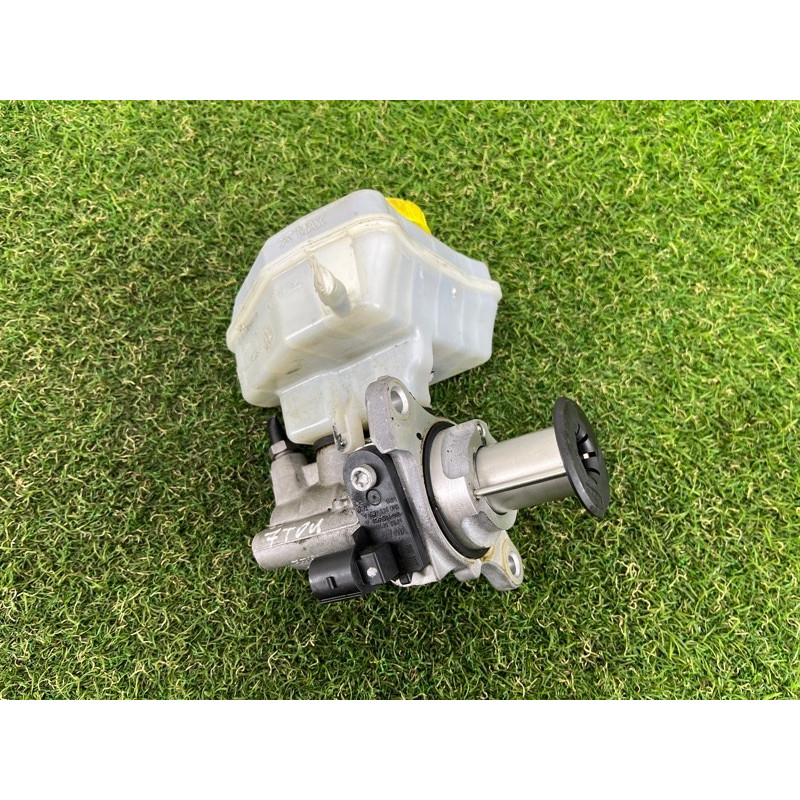 Главный тормозной цилиндр (тормозная система) Volkswagen Touareg FL 2015 3.6 7P0611019D